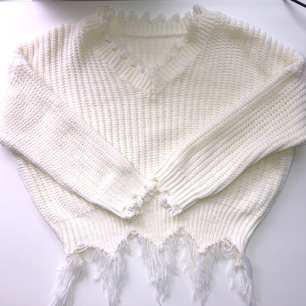White, oversized, distressed sweater, Size S